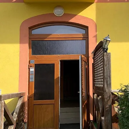 2-izbovy S Balkonom Апартаменты